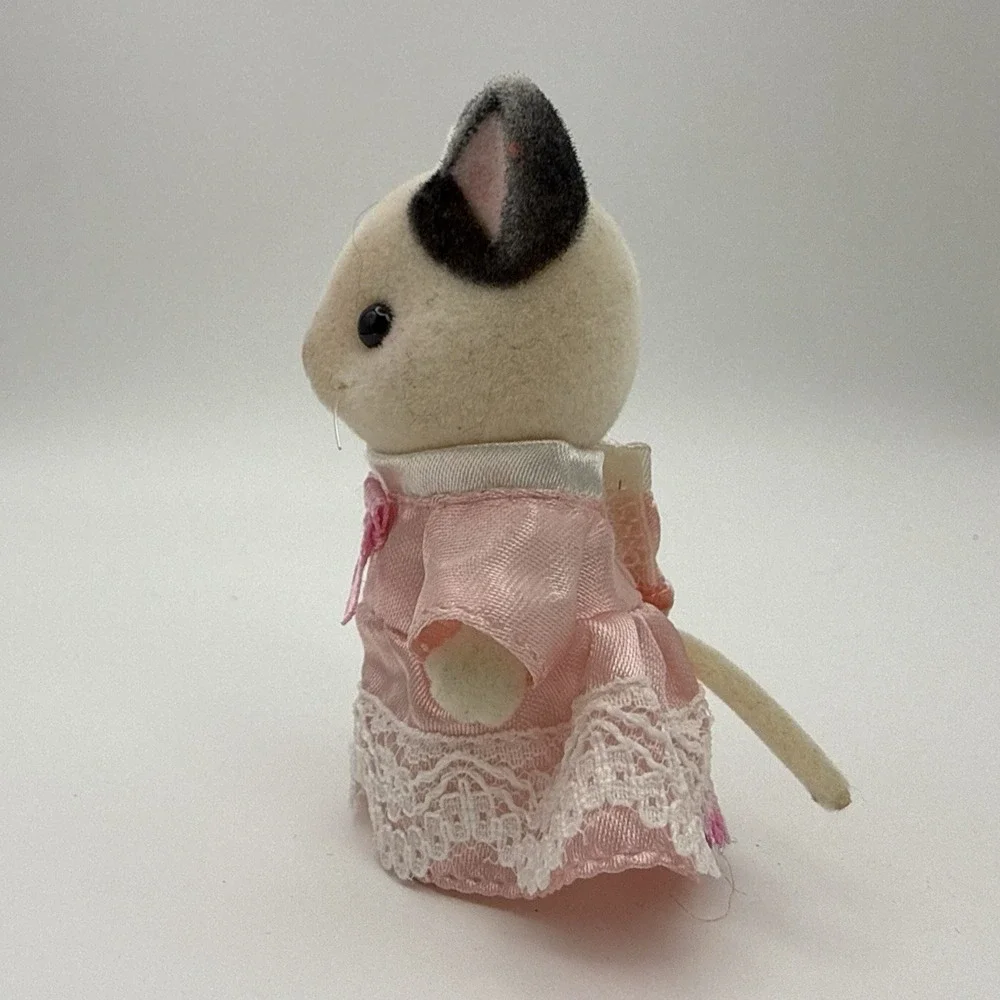 Sylvanian Families calico critter